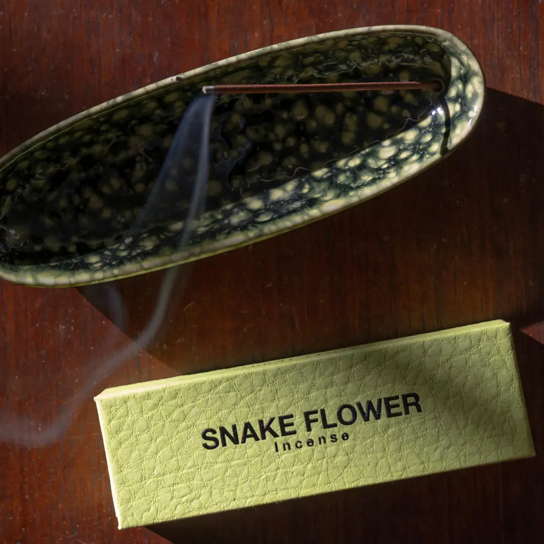 GENTLE HABITS - The Collector Ceramic Holder - Green