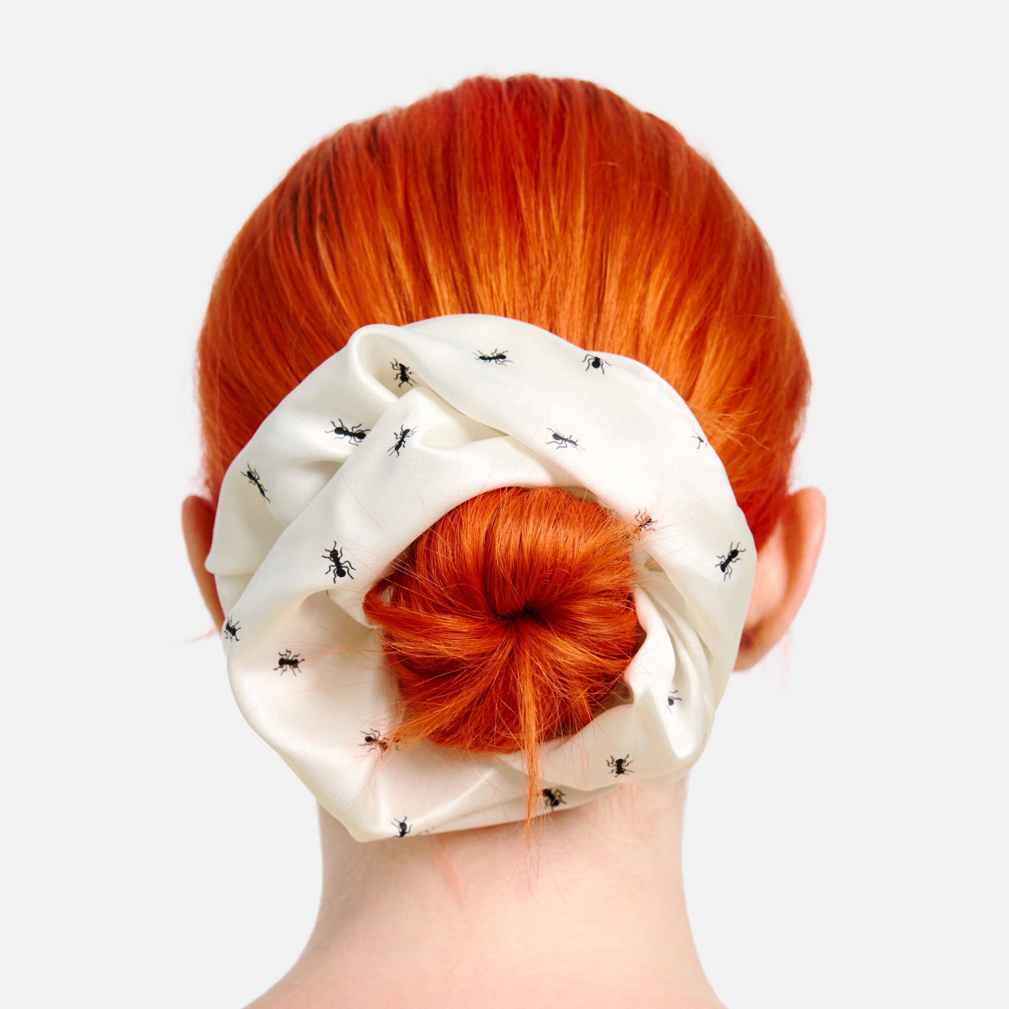 CHUNKS - Silk Scrunchie in Large Ants