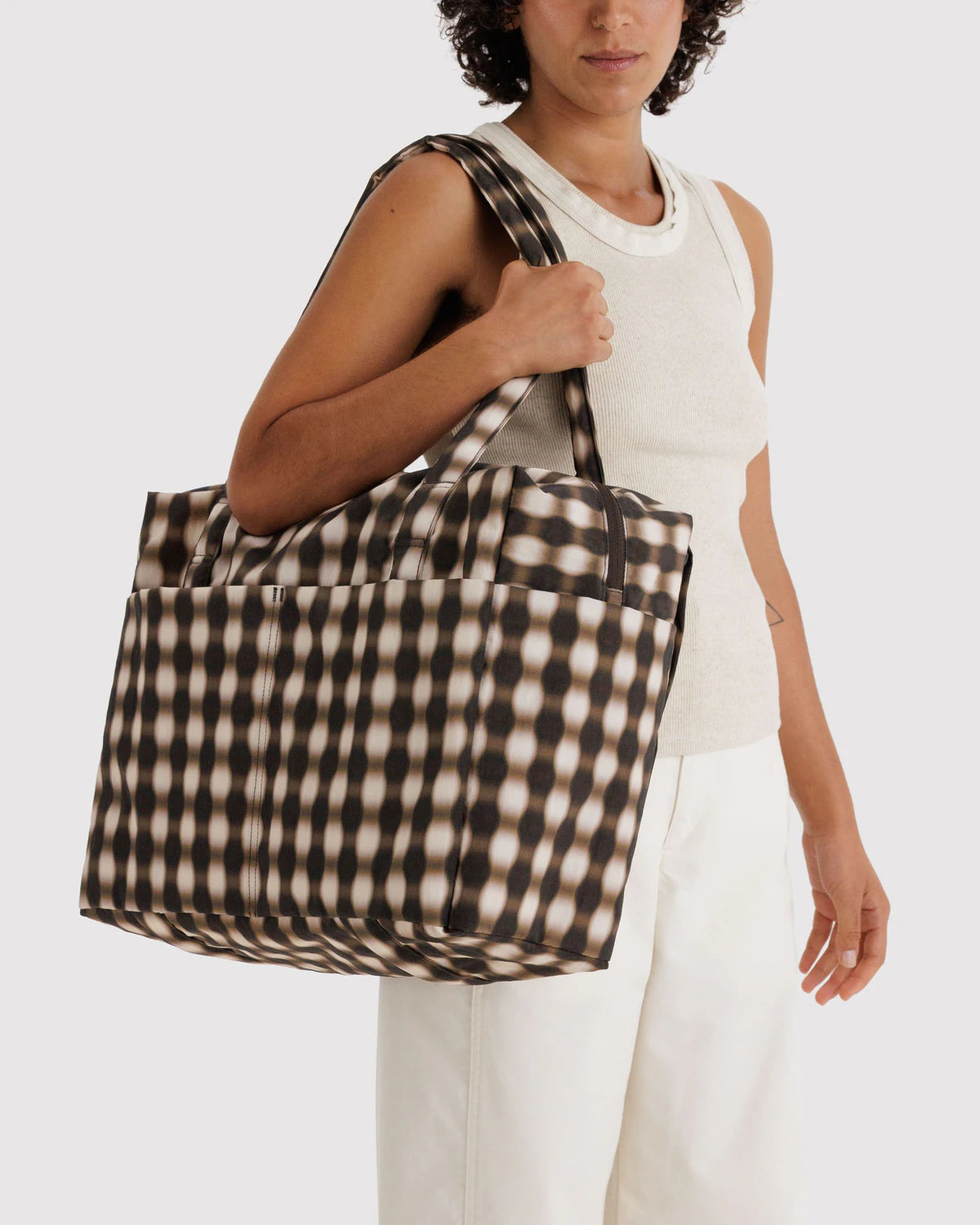 BAGGU - Cloud Carry-on - Blurred Gingham Brown